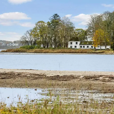 2 Bedroom Cozy In Holiday home